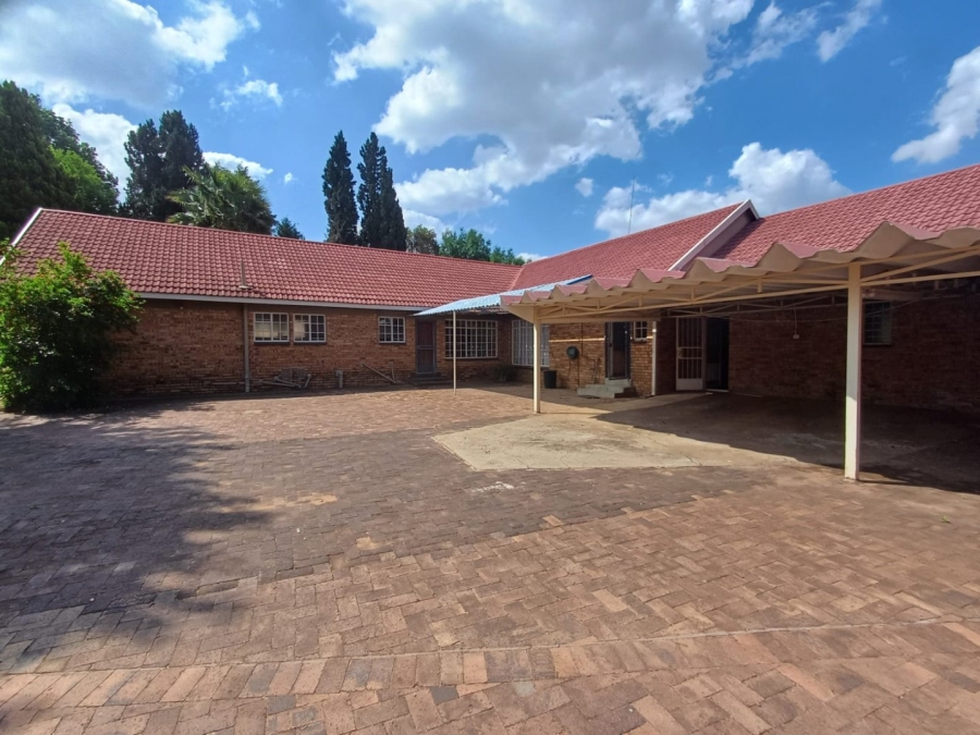 4 Bedroom Property for Sale in Flamwood North West